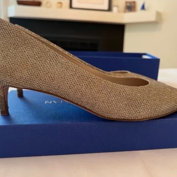 Stuart Weitzman - Picture 4 of 11